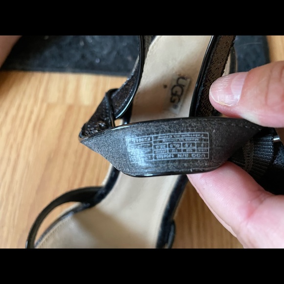 UGG Patent Leather wedges. - Picture 4 of 5
